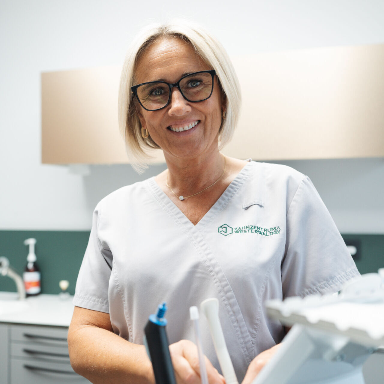 ZFA bereitet Behandlung vor