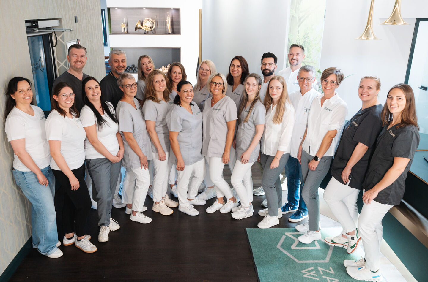 Gruppenfoto des Praxisteams