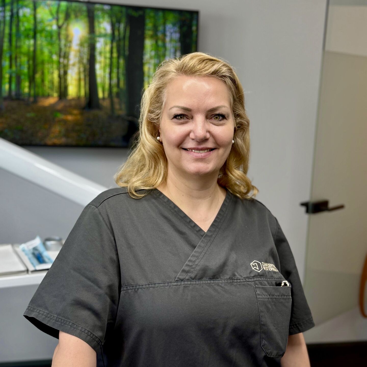Dr. Anna Josten