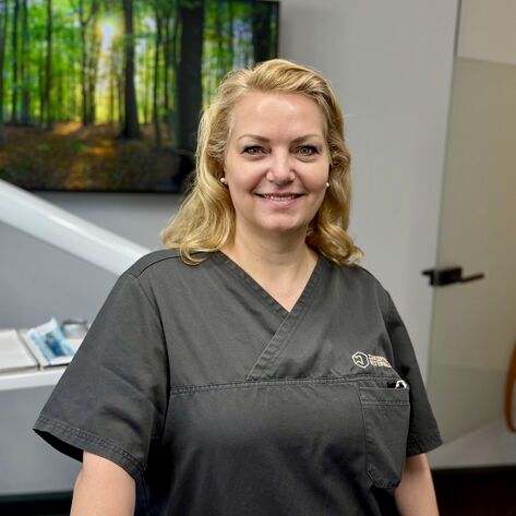 Dr. Anna Josten