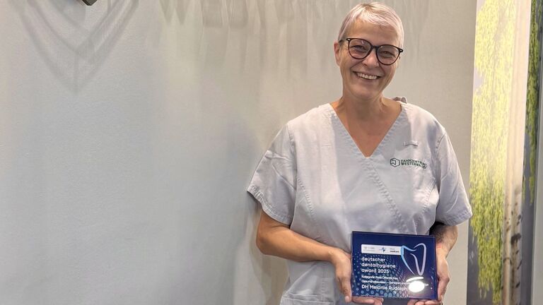Dentalhygienikerin Melanie Rudolph mit dem Deutschen Dentalhygiene Award